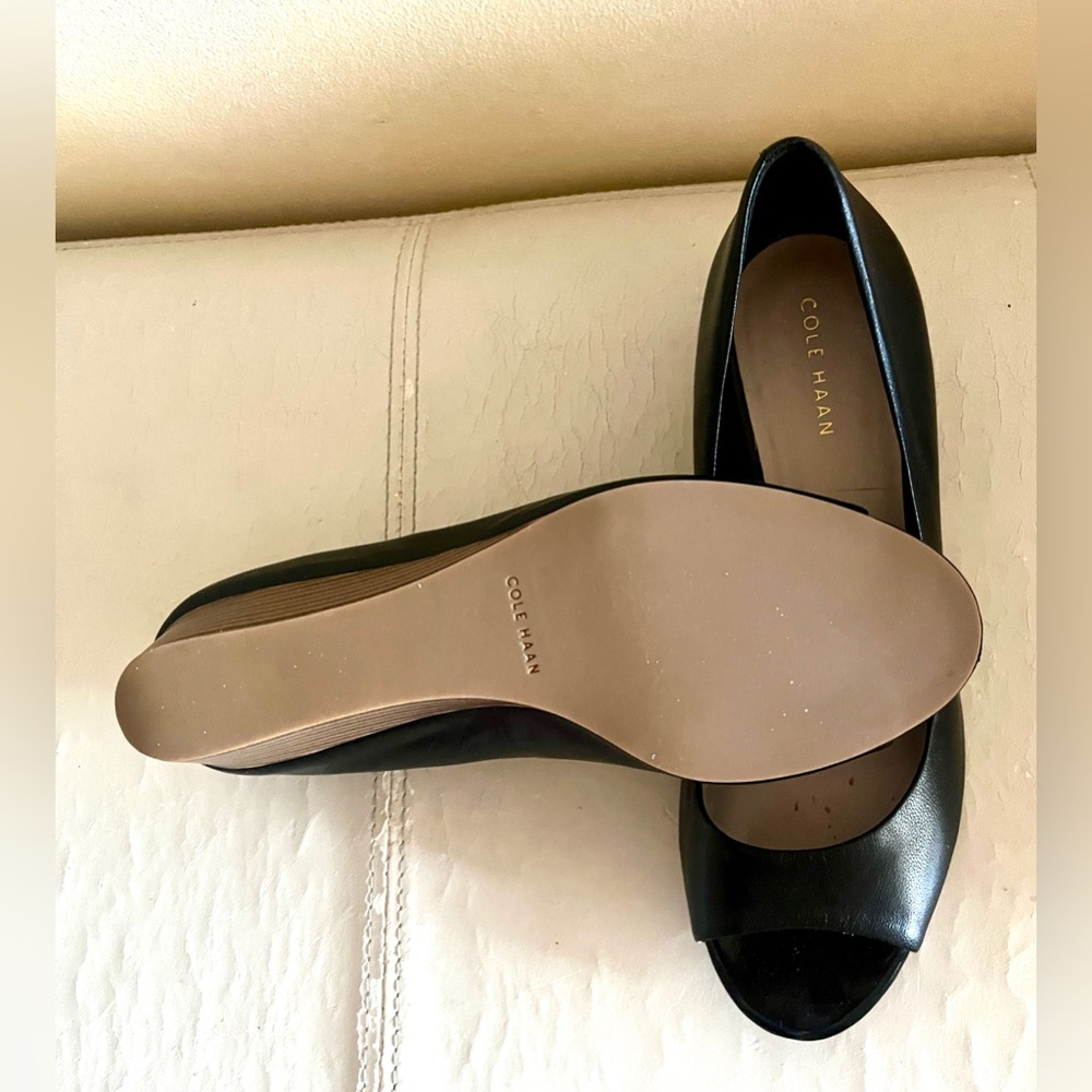 Cole Haan Elsie Black Leather Peep Toe Wedges size 7 B - Picture 5 of 9